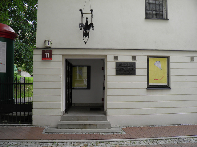 Papcio Chmiel w Muzeum Karykatury